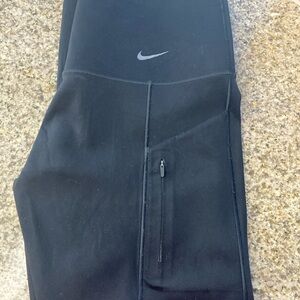 Nike Go dri-fit black leggings. Size Large. Pockets